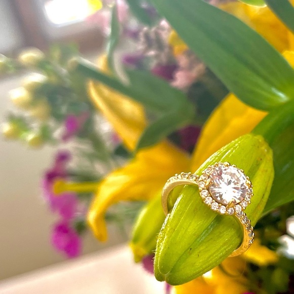 CUBIC ZIRCONIA PLATED RING SIZE 8 - Picture 2 of 5